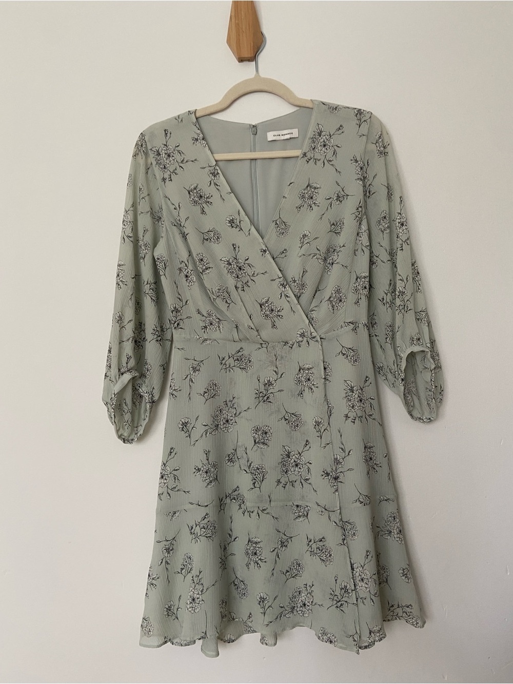 Club Monaco Pitched Sleeve Mini Dress in Light Green Floral size 4 - Picture 4 of 10